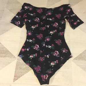 New NWOT H&M Black Floral Body Suit Size 4